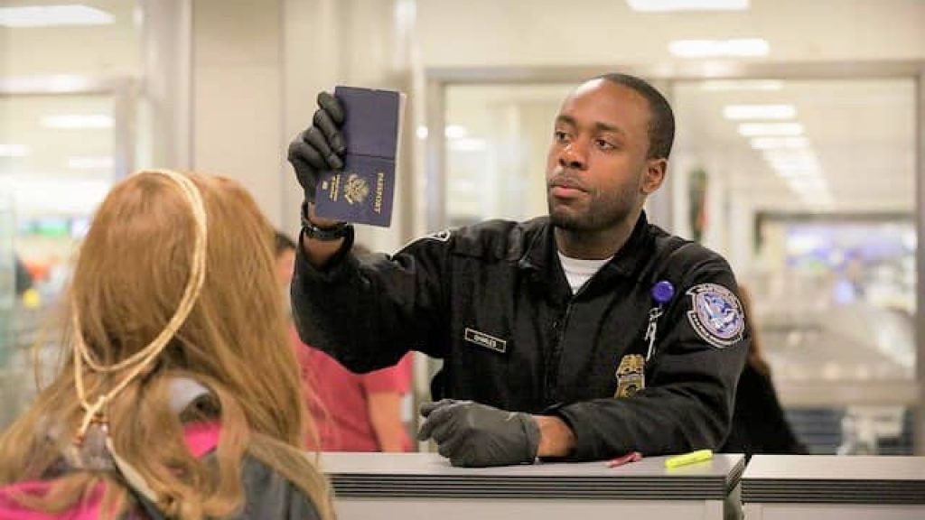 Du Khách Nên Nộp Đơn Xuất Nhập Cảnh I-94 Trực Tuyến Trước Khi Nhập Cảnh Vào Mỹ